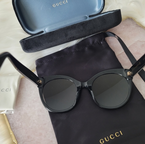 NEW Large Gucci Sunglasses with Gold Logo and Case - Picture 10 of 14